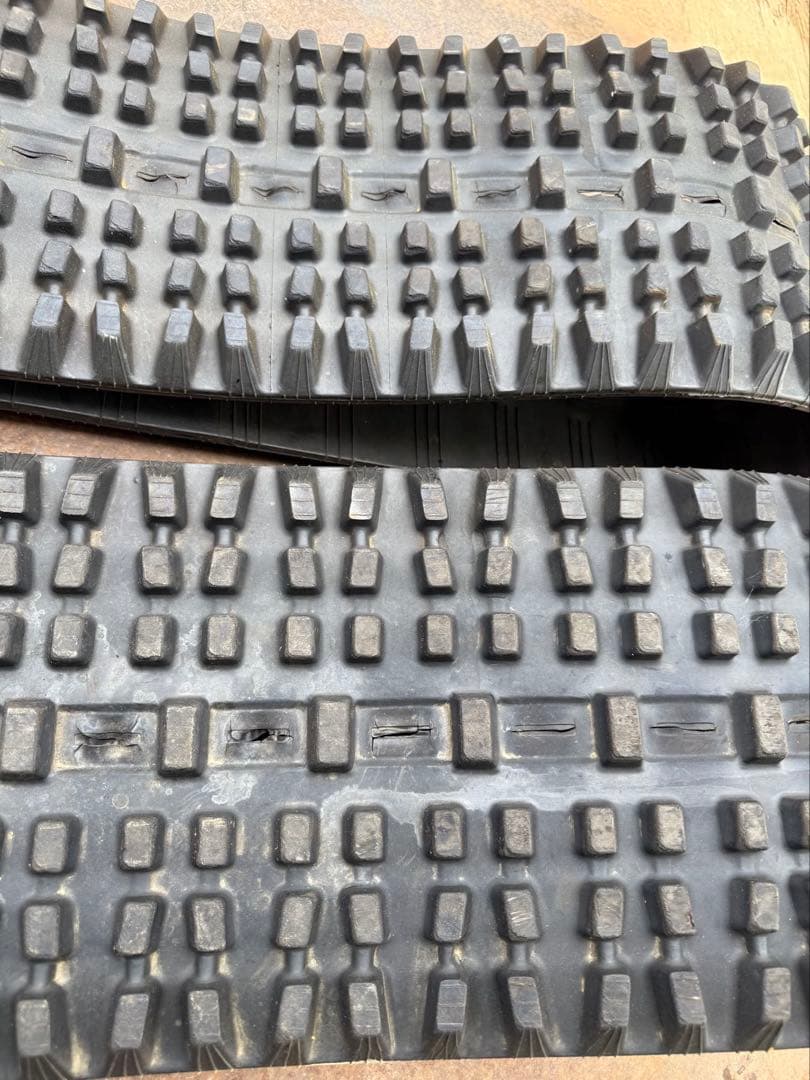 除雪機ゴムクローラー