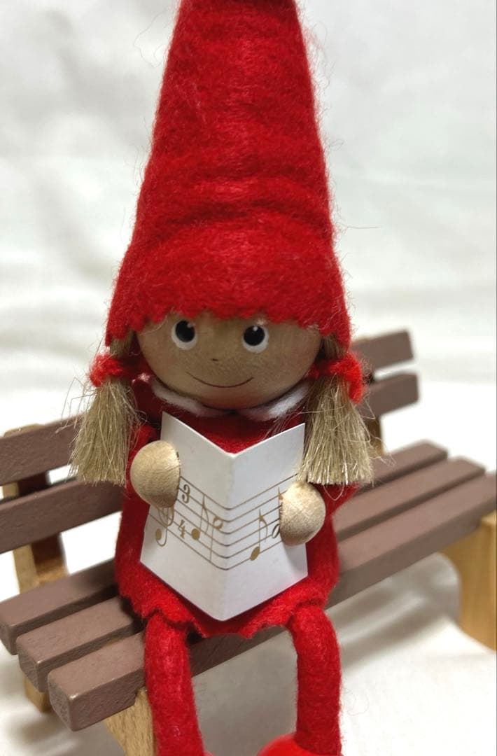 ノルディカニッセ　楽譜を持つ女の子 花飾りを持つ女の子　クリスマス　北欧