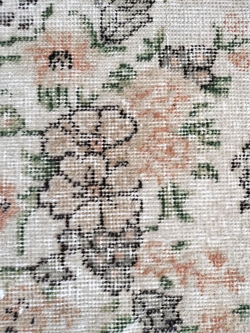 くすみペールオレンジのボタニカル柄　ヴィンテージトルコラグNo.759