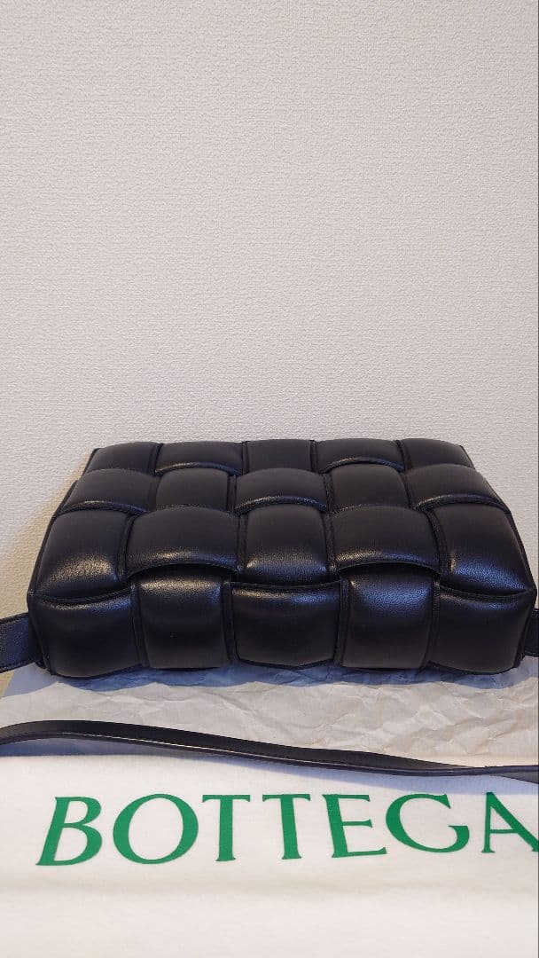 定価70万円 ボッテガヴェネタ パデットカセット バッグ ブラック シルバー金具