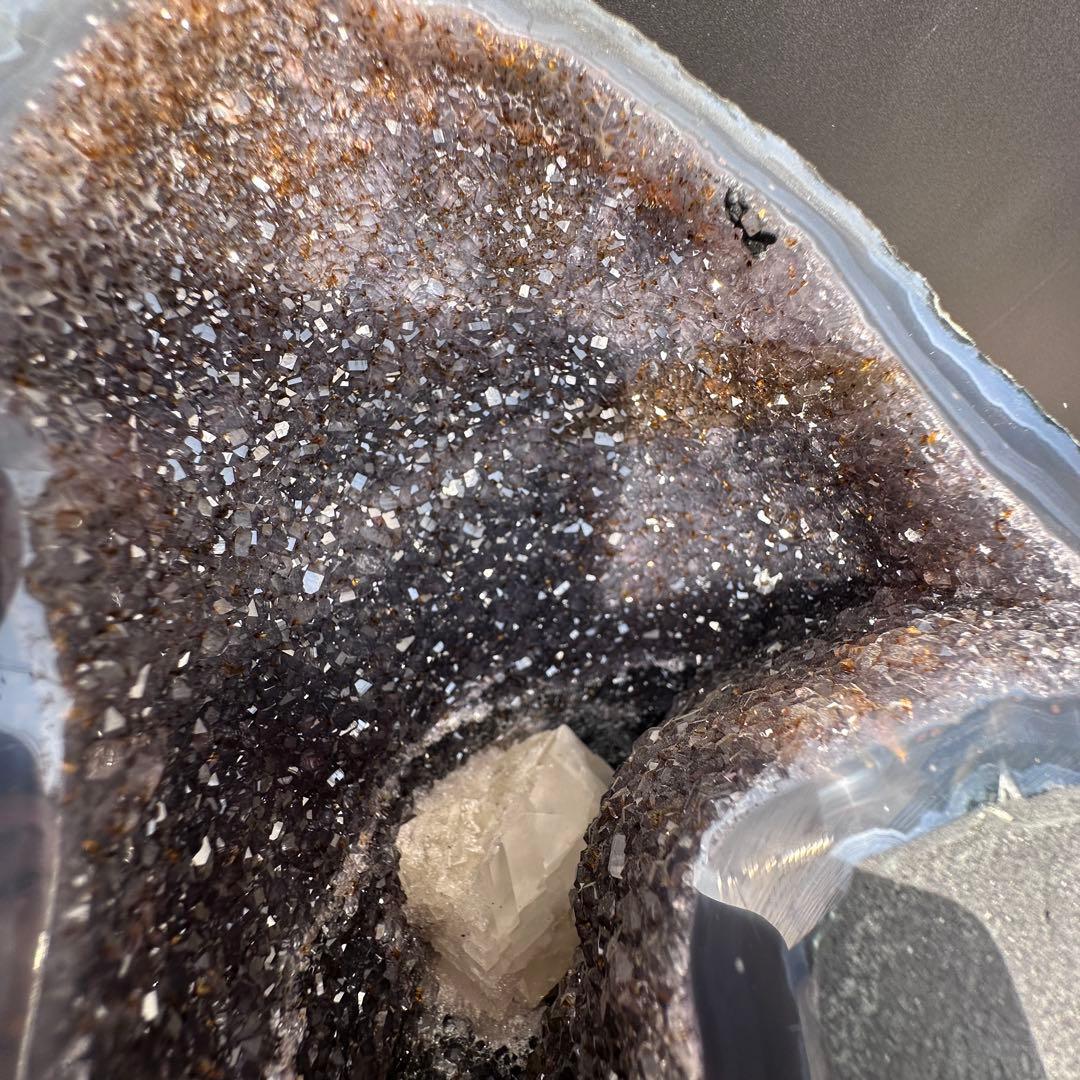 天然石 カルサイト共生アメジストのドーム　置物G.83