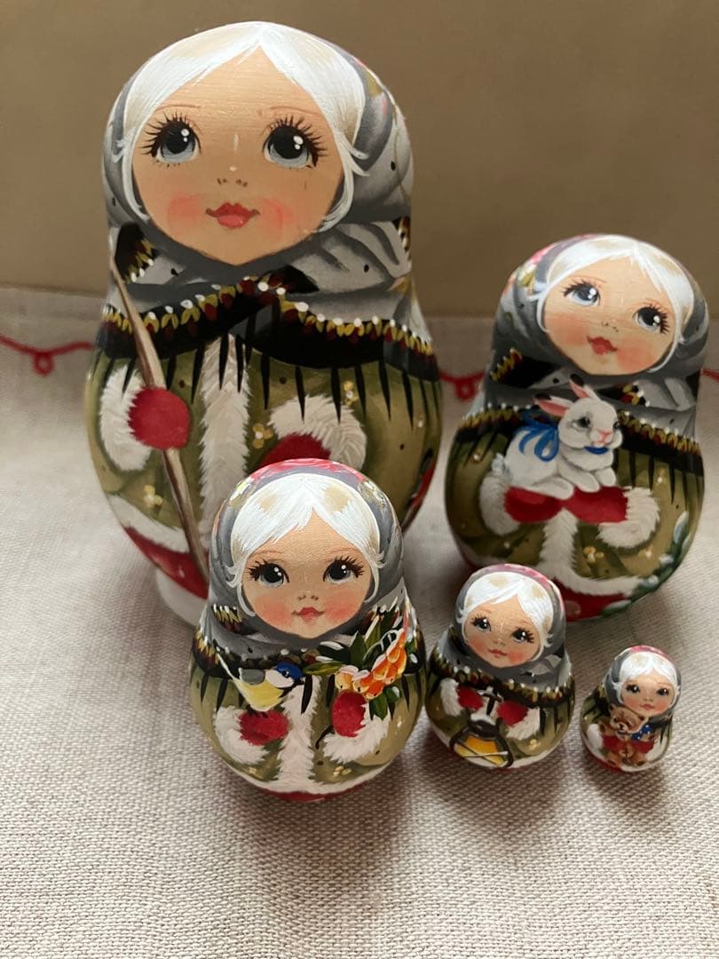 スヴェトラーナ・ニコラエヴァさんのマトリョーシカ 5個セット