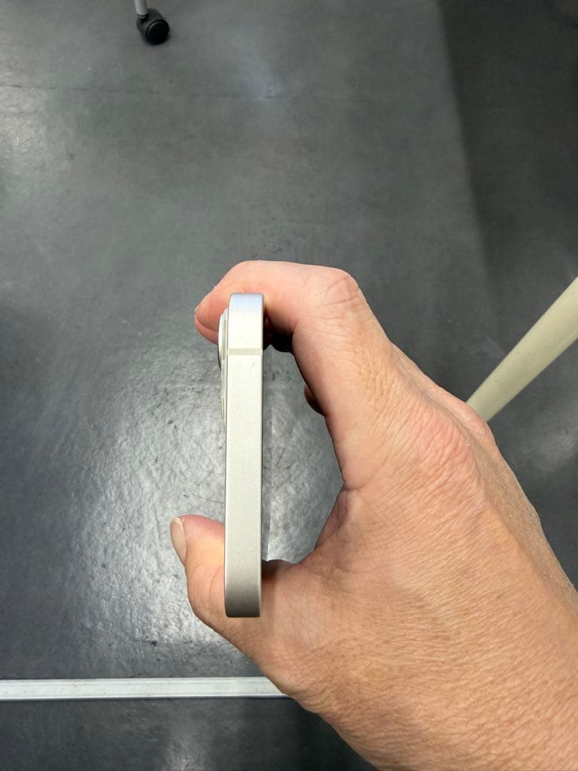 超美品！　Apple iPhone 13 ホワイト 本体