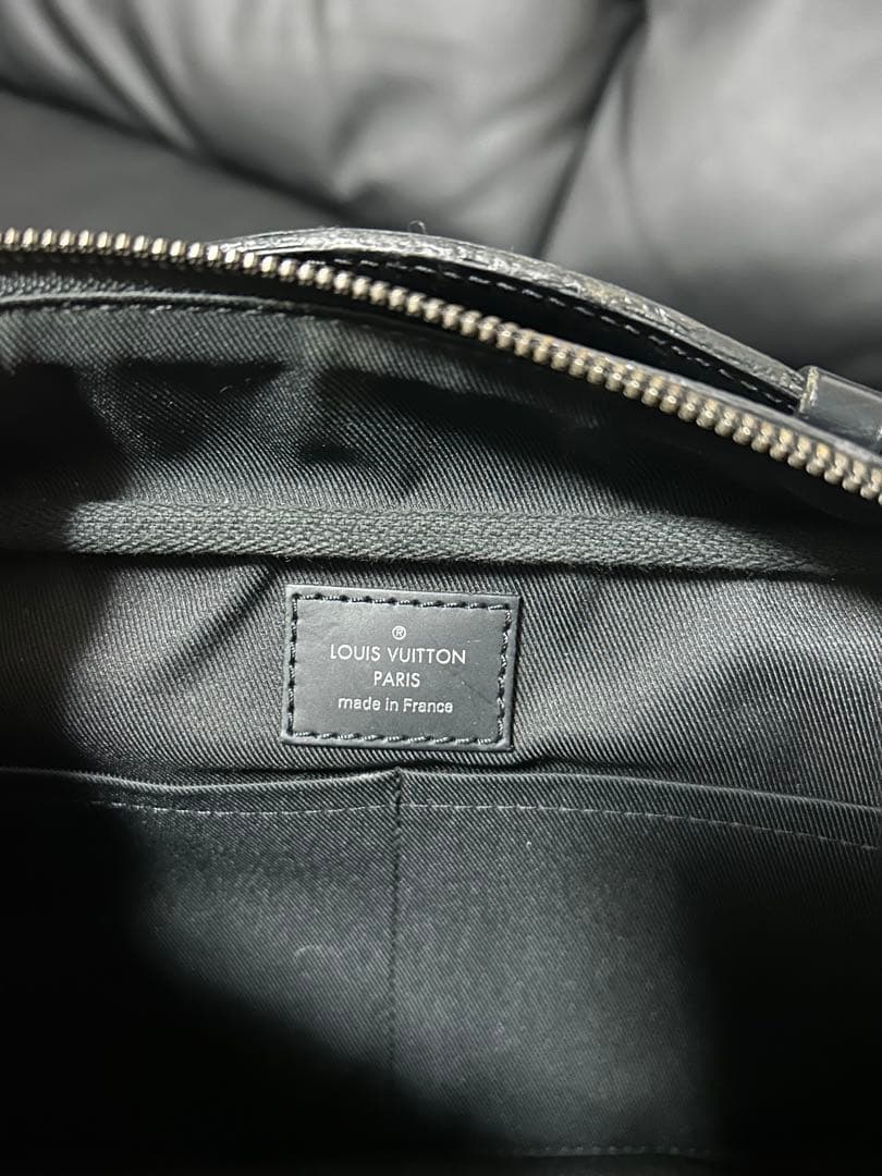 鳥ちゃんLouis Vuitton ブラック ボディバッグM42906