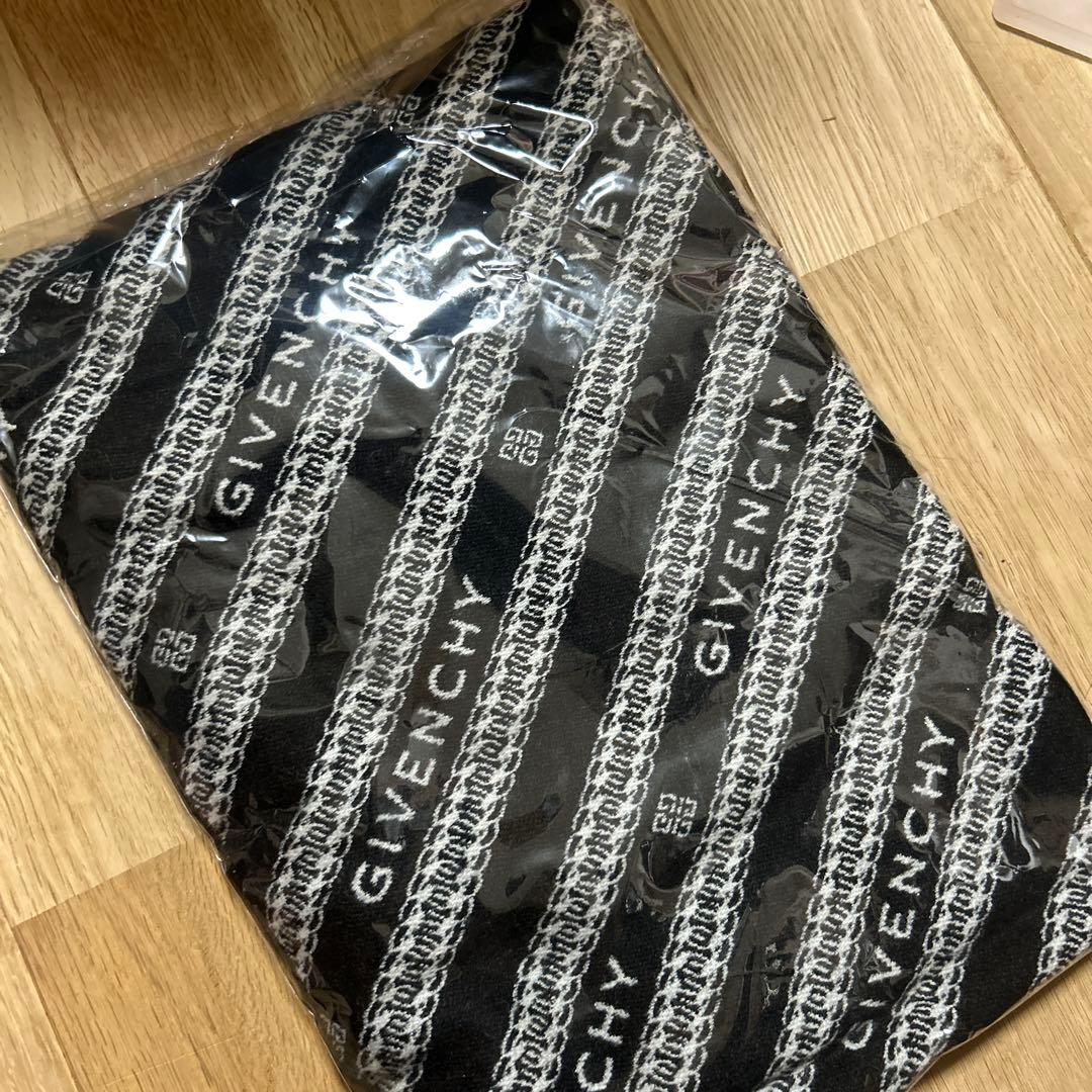 GIVENCHY マフラー　新品未使用
