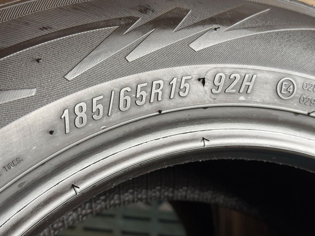 タイヤ・ホイール (526)(2)185/65R15 MARQUIS CST MR61