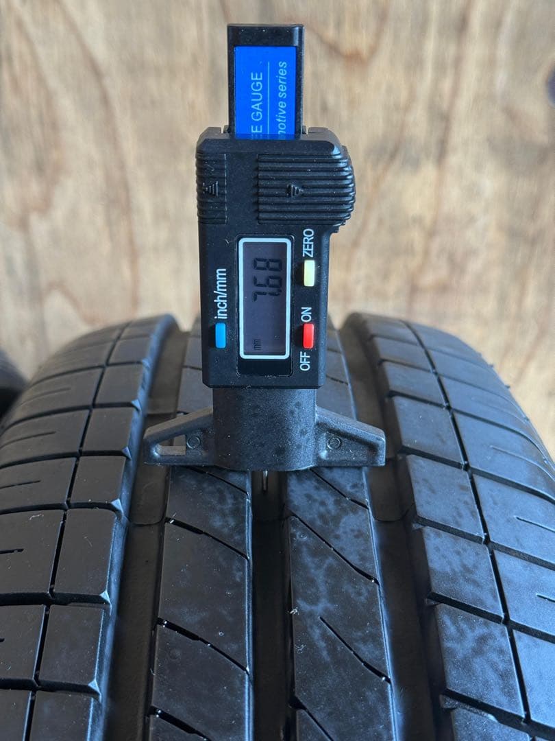 タイヤ・ホイール (526)(2)185/65R15 MARQUIS CST MR61