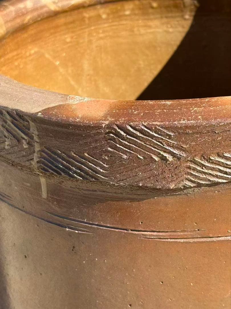 甕重厚感がありますので、庭や古民家のお庭の雰囲気づくりをされたり 年代品