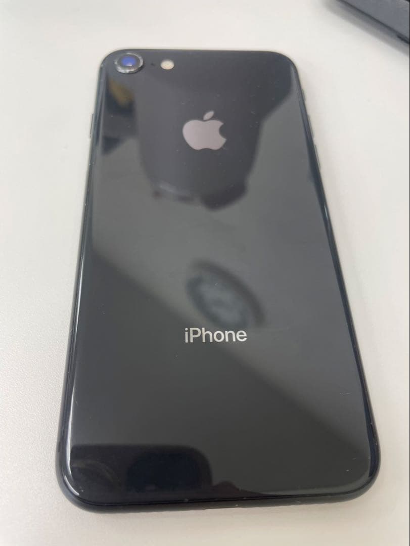 美品　iPhone8 64GB SIMロックなし　docomo系