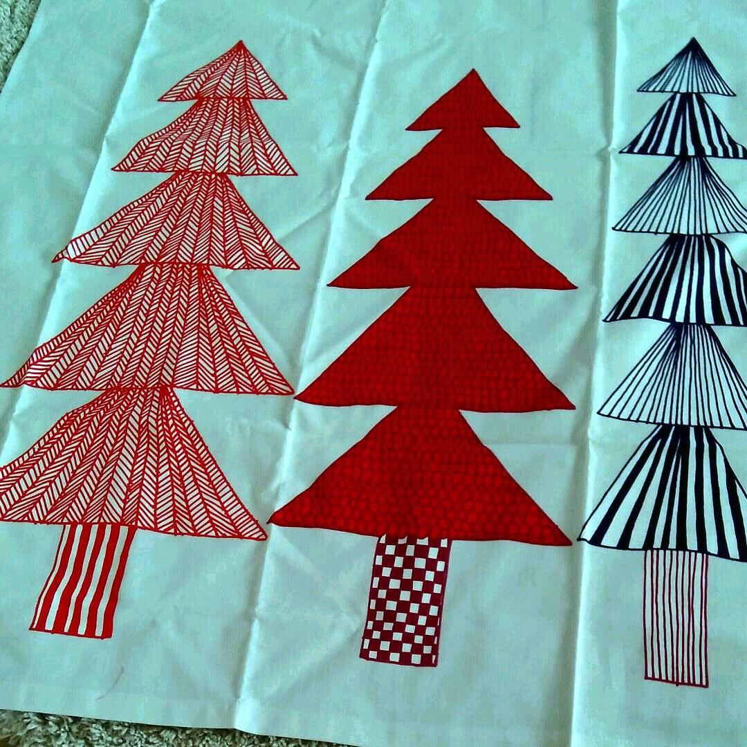 マリメッコ　クーシコッサ　　クリスマス　カフェエプロン廃盤品