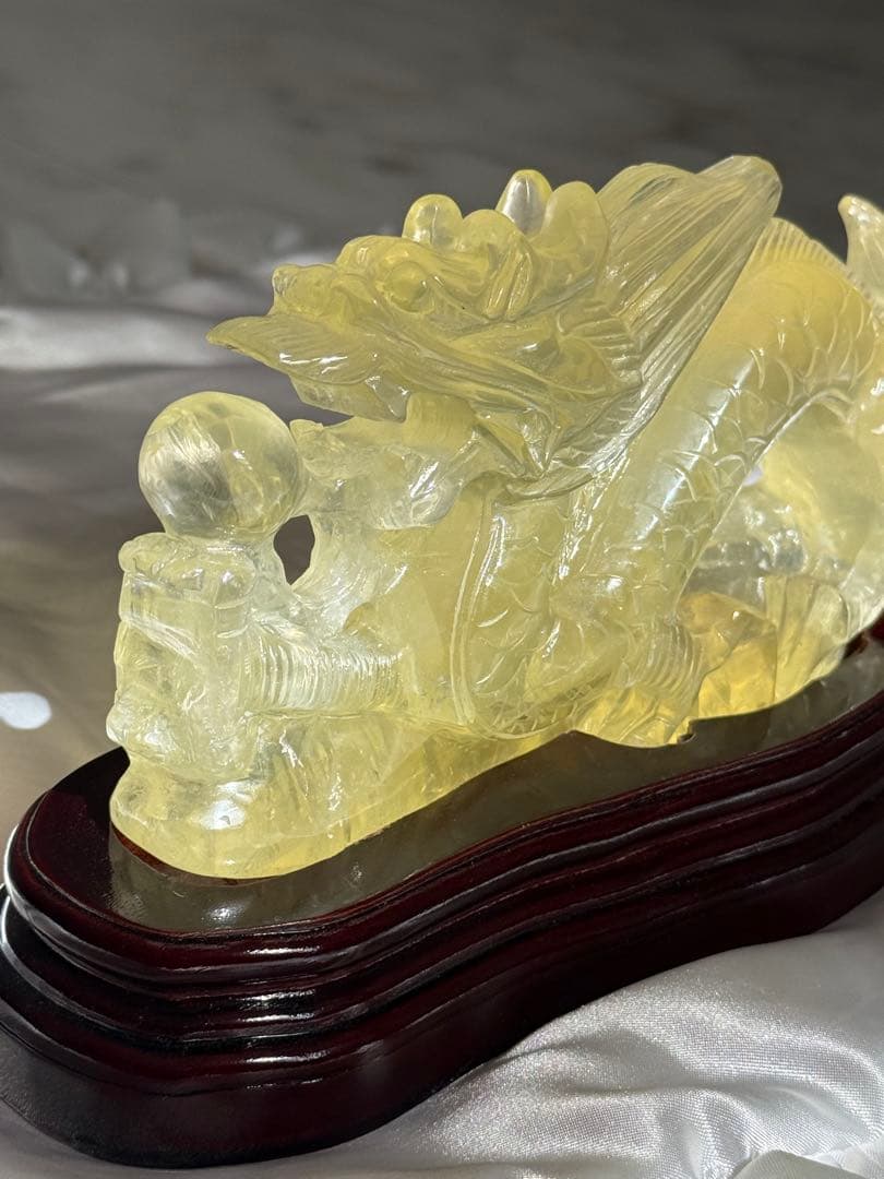 SALE 天然石　シトリン　レインボー　龍の置物　台座付き置物のみの重さ約1kg