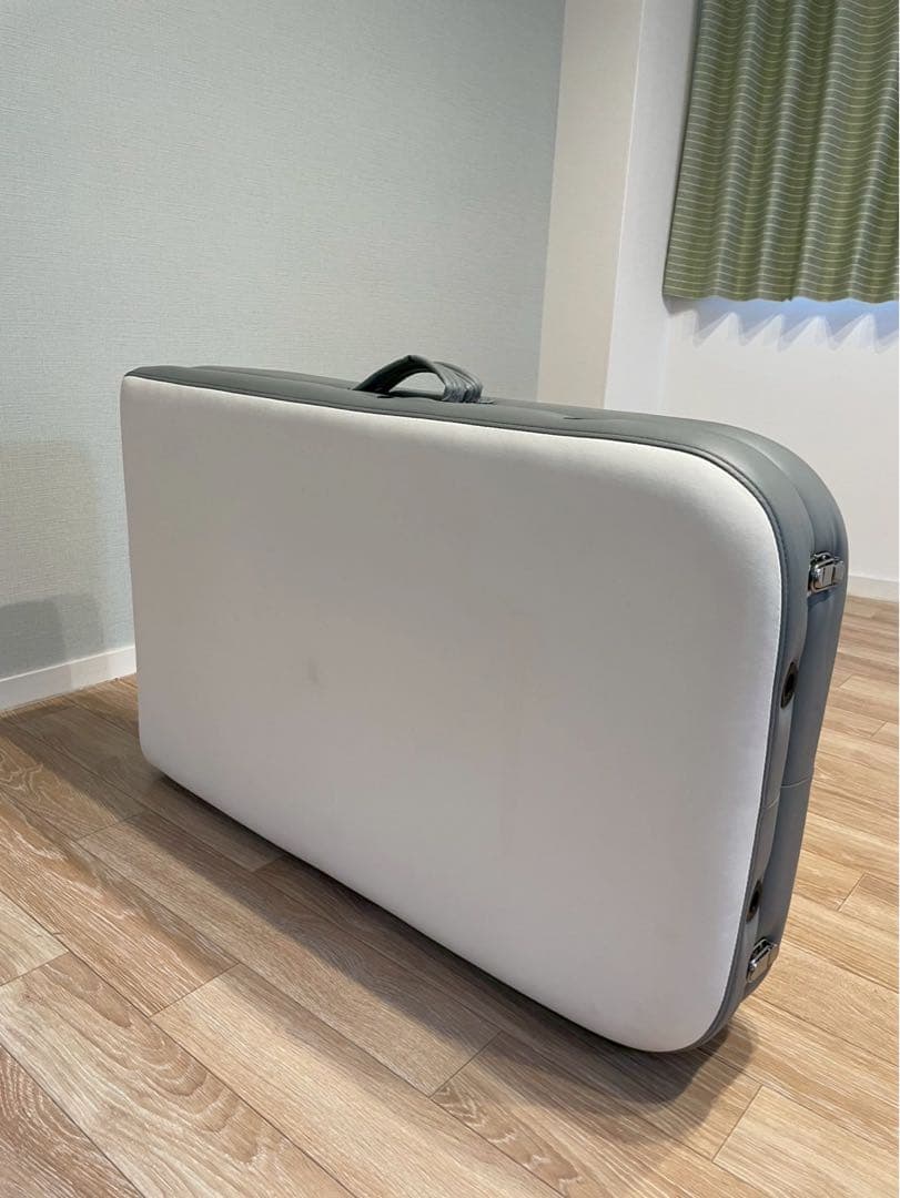 マッサージ　ベッド　エステ　　施術　折りたたみ　専用ケースカバーあり