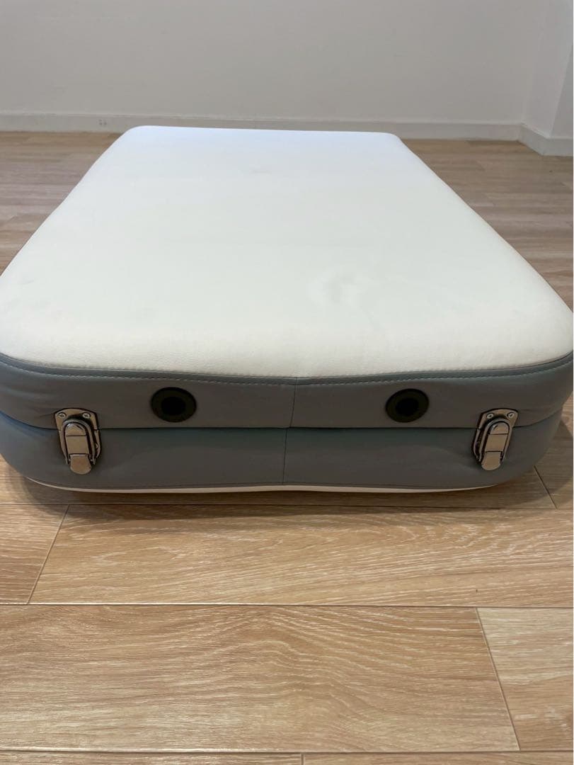 マッサージ　ベッド　エステ　　施術　折りたたみ　専用ケースカバーあり