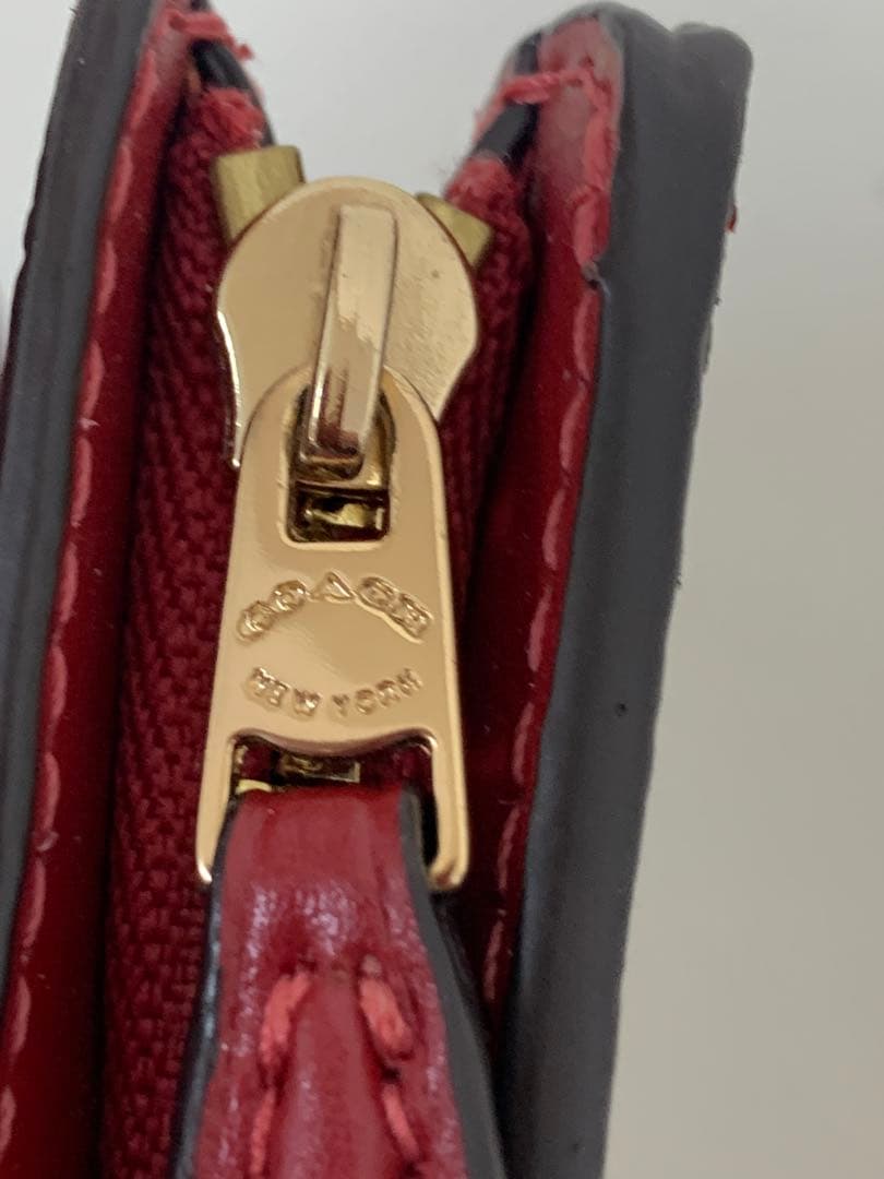 コーチ　二つ折り財布 トゥルーレッド.