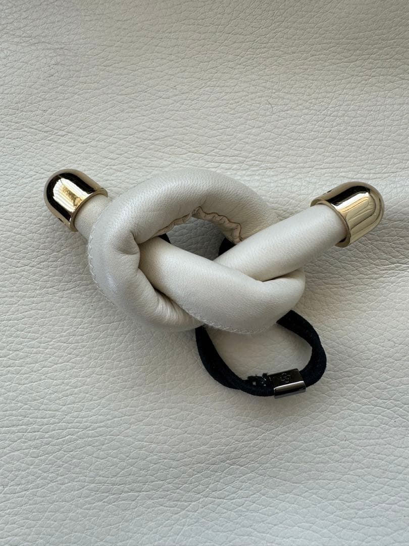 コレットマルーフ・レザー・ノットポニー