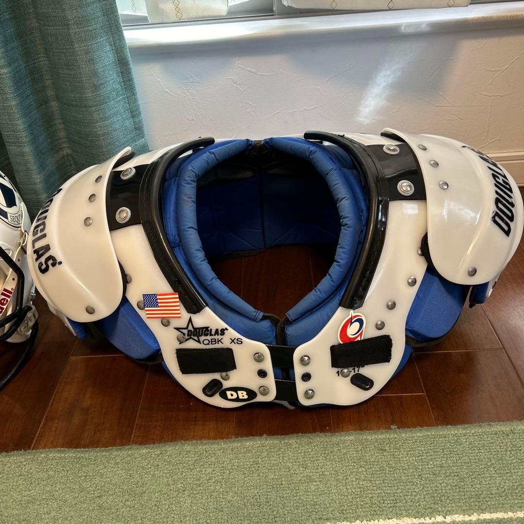 DOUGLAS QB1K XS ショルダーパッドとRiddell ヘルメット