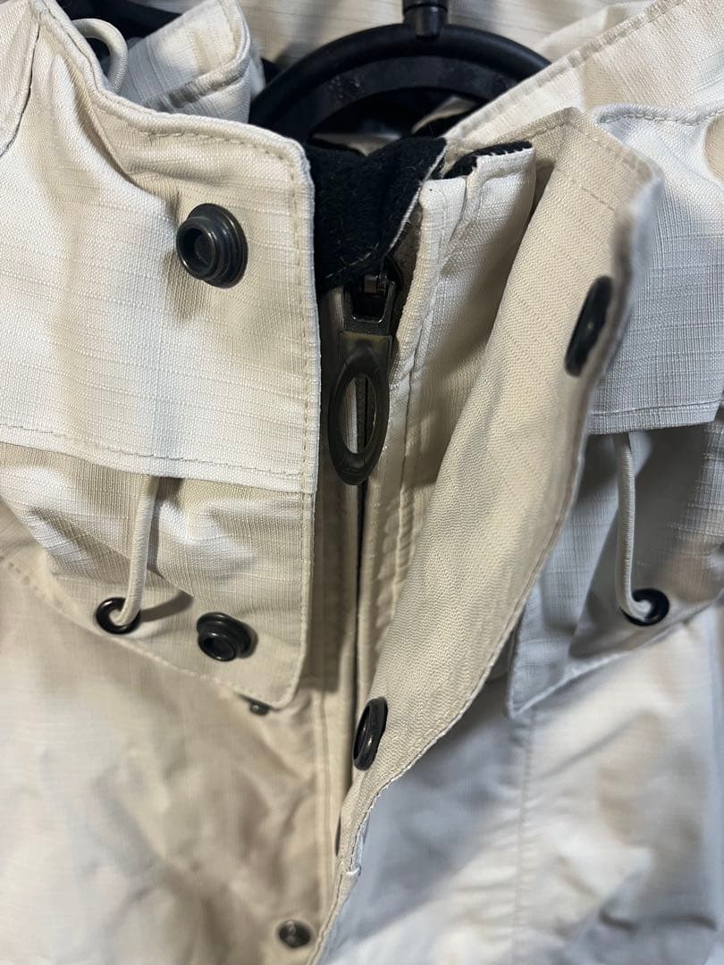 OAKLEY パールホワイトスノーボードウェア フード付き