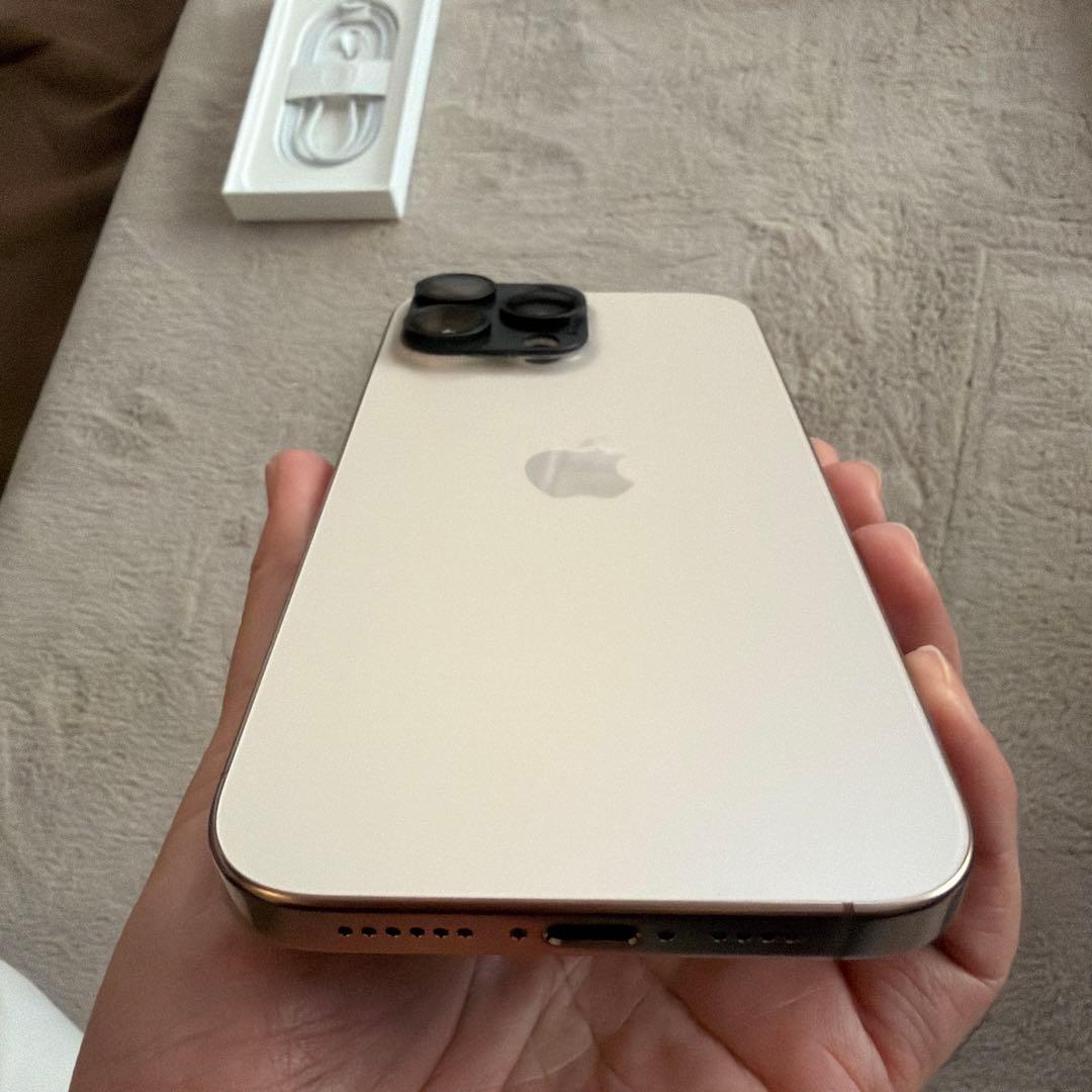 Apple iPhone 16 Pro Max 256GB 純正ケース付き