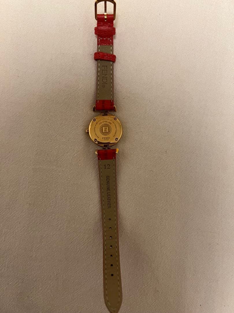 Fendi レッド レザーベルト 時計