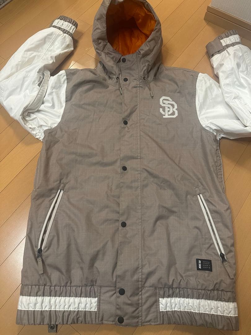 ナイキ　Nike SB ジャケット ベージュ/ホワイト　メンズLサイズ