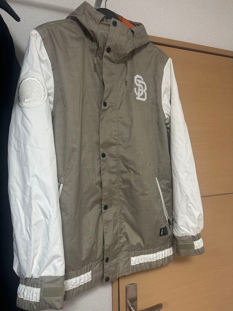 ナイキ　Nike SB ジャケット ベージュ/ホワイト　メンズLサイズ