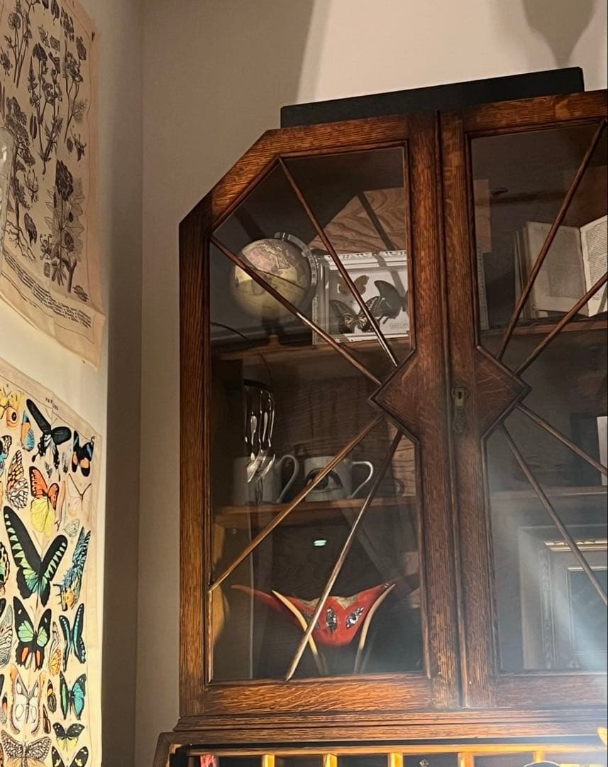 イギリスから届いたアンティークの本棚付きデスク、ビューロー