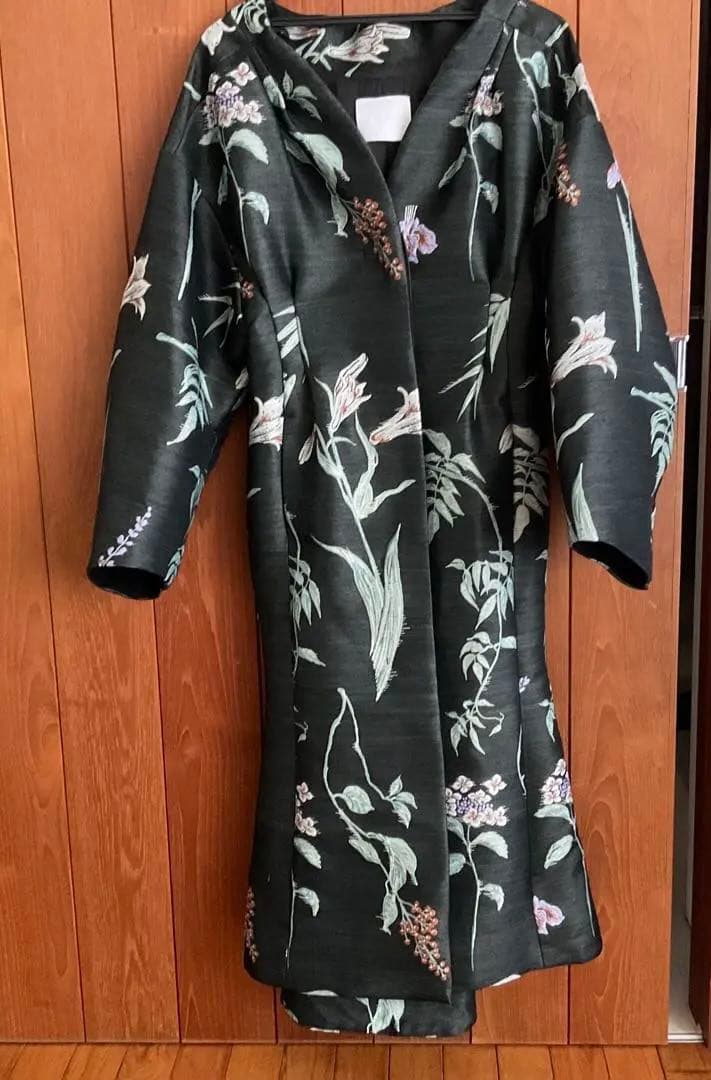 マメクロゴウチ 花柄ロングコート 1