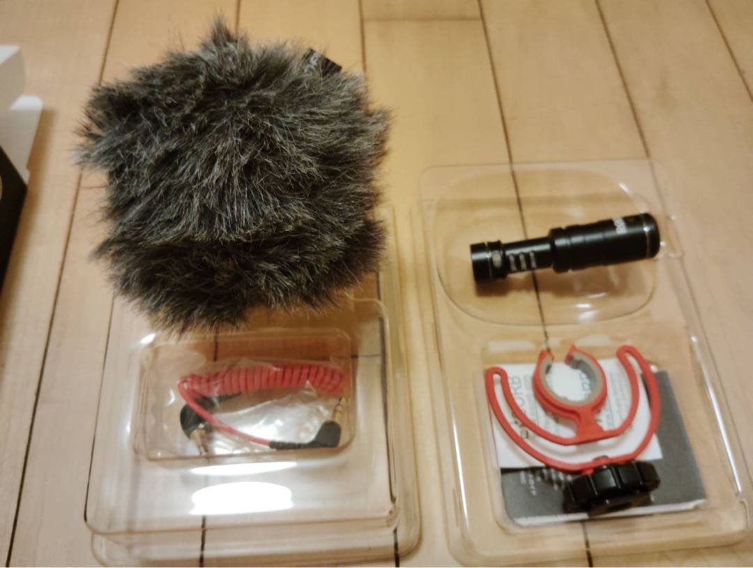 RØDE VideoMicro コンパクトマイクとビデオライト、バッテリー