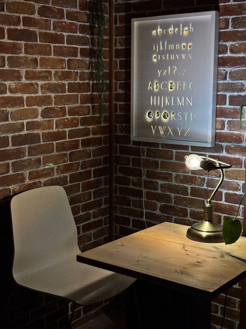 間接照明　アートパネル｜光の綴り｜壁掛けライト　静かな光　インテリア　家具