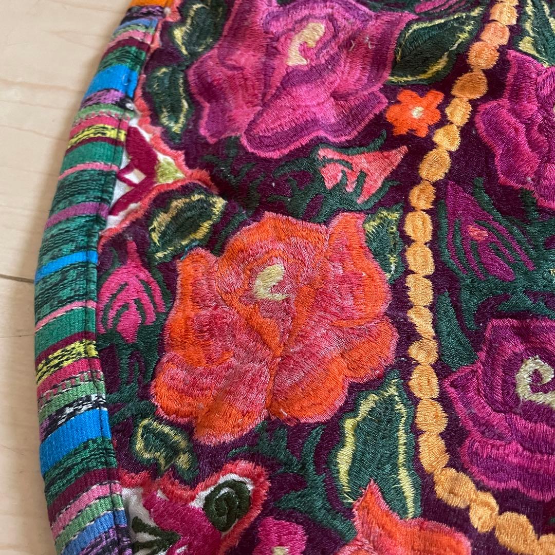 グアテマラ　刺繍　クッションカバー　② 丸　円形