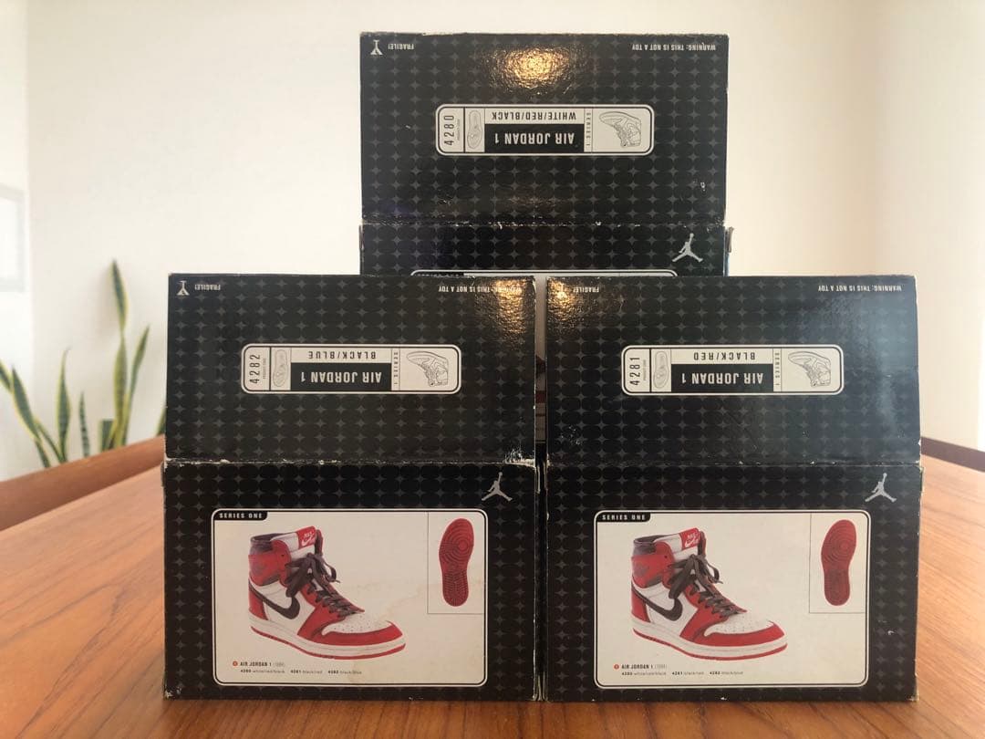 最終値下げ　Air Jordan 1 フィギュア 3カラーセット　希少品