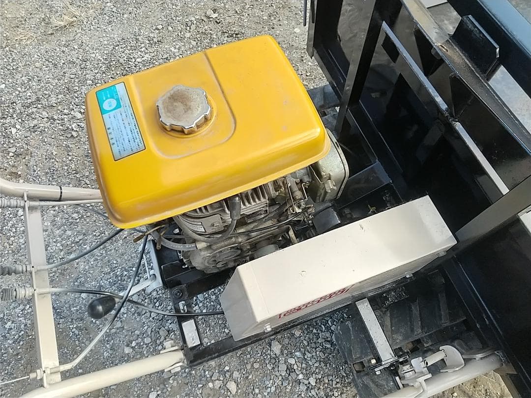 運搬車ミニクロM1000 手動ダンプ 最大積載量４００ｋｇ