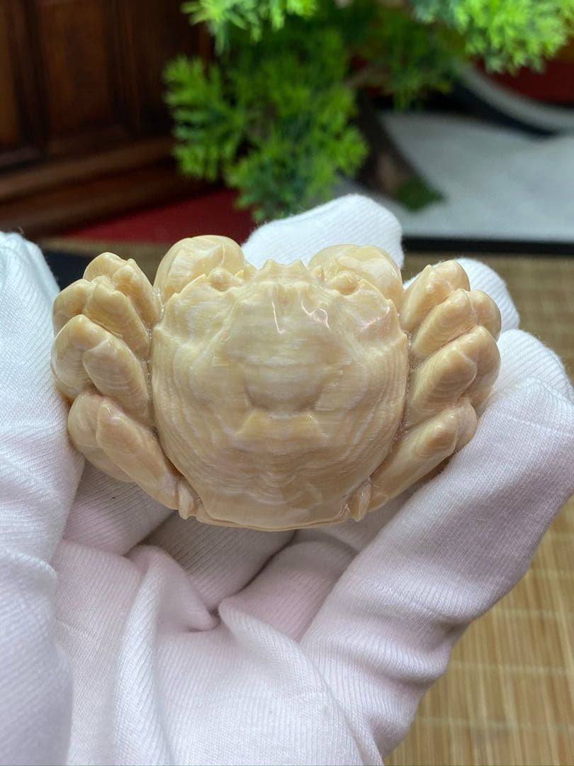 天然マンモス牙美しい手作り彫刻　カニ手遊び　握り物　置物