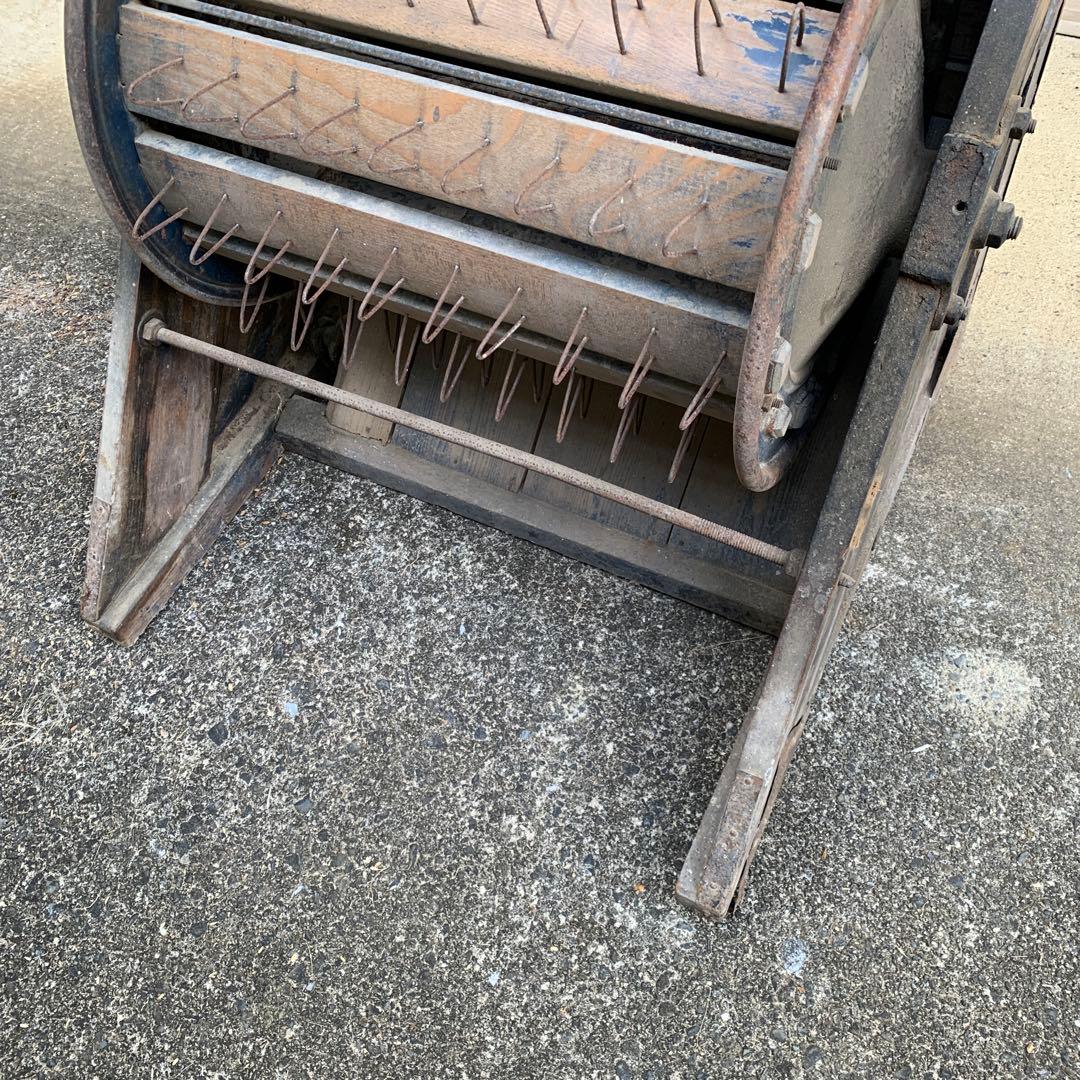 足踏み脱穀機