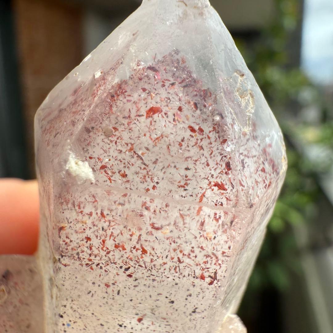 ストロベリーファントムクォーツ　大きめ　ファイヤークォーツ　苺水晶　原石①