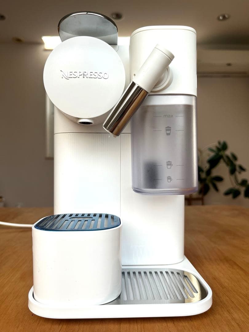 ネスプレッソ ラティシマ ワンプラス　ポーセリンホワイト　2024年購入