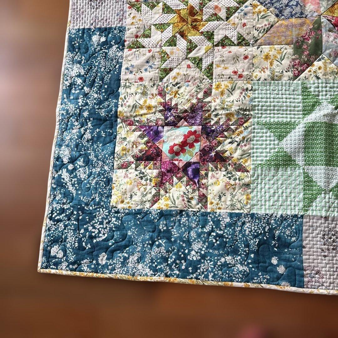 パッチワークキルト 星型モチーフ　ハンドメイド