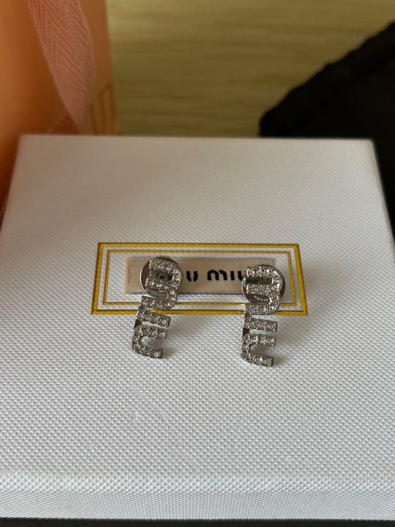 綺麗☆（ミュウミュウ）ロゴ クリスタル ピアス★お値下げ