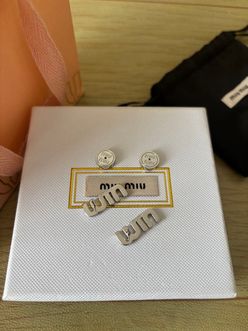 綺麗☆（ミュウミュウ）ロゴ クリスタル ピアス★お値下げ