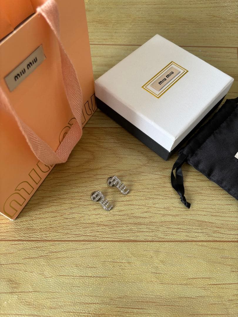 綺麗☆（ミュウミュウ）ロゴ クリスタル ピアス★お値下げ