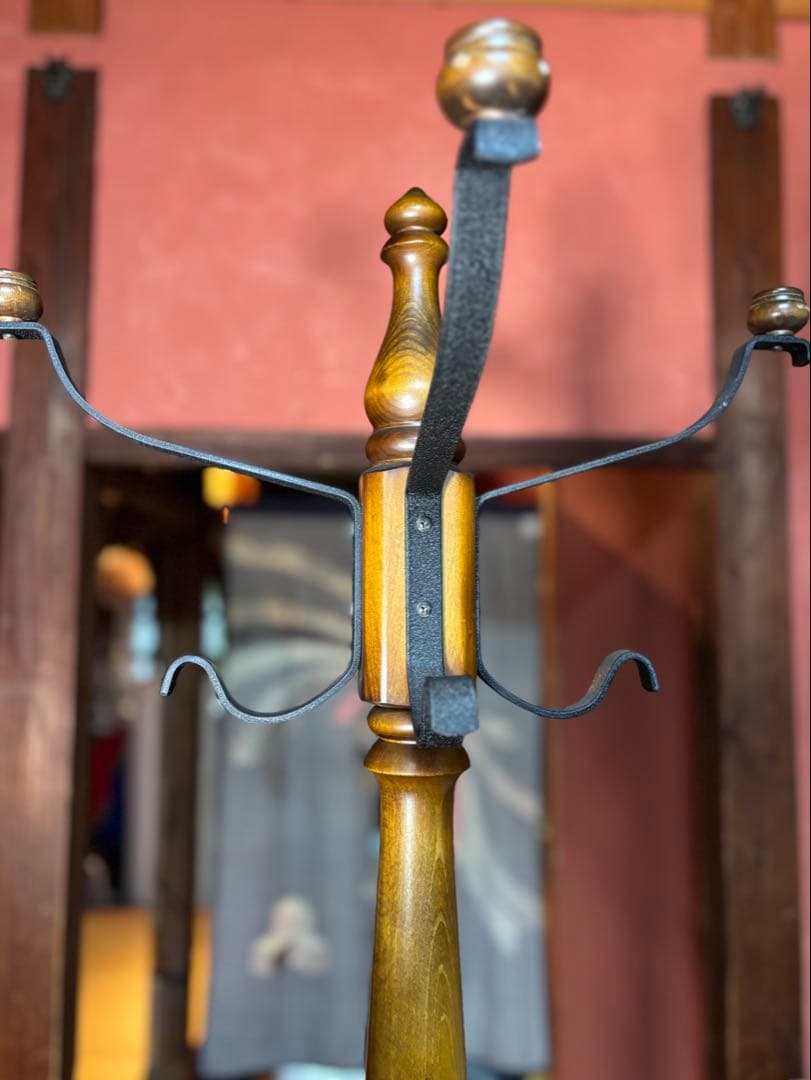 カリモク家具のコロニアルシリーズのポールスタンド（コートハンガー）