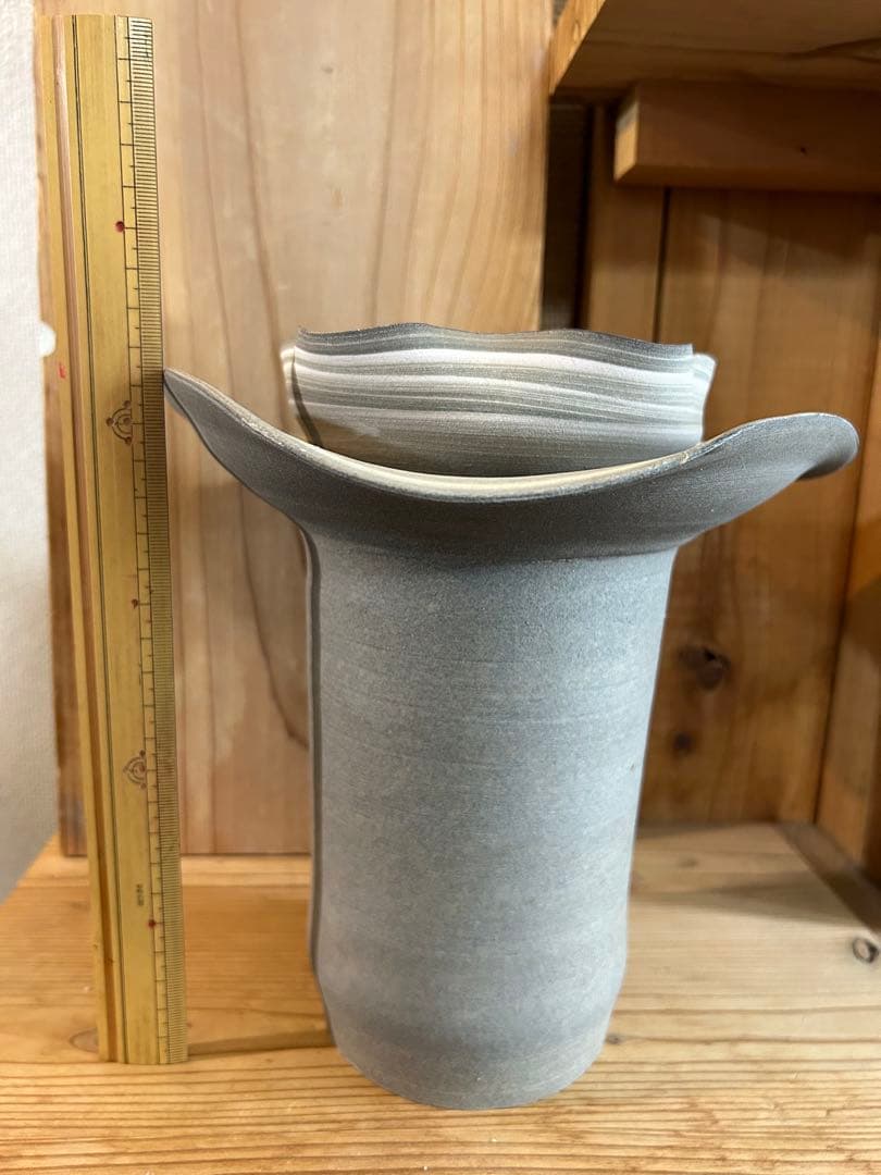 陶芸作家　やきもの　花器　花瓶　白石和宏　娘　白石阿衣