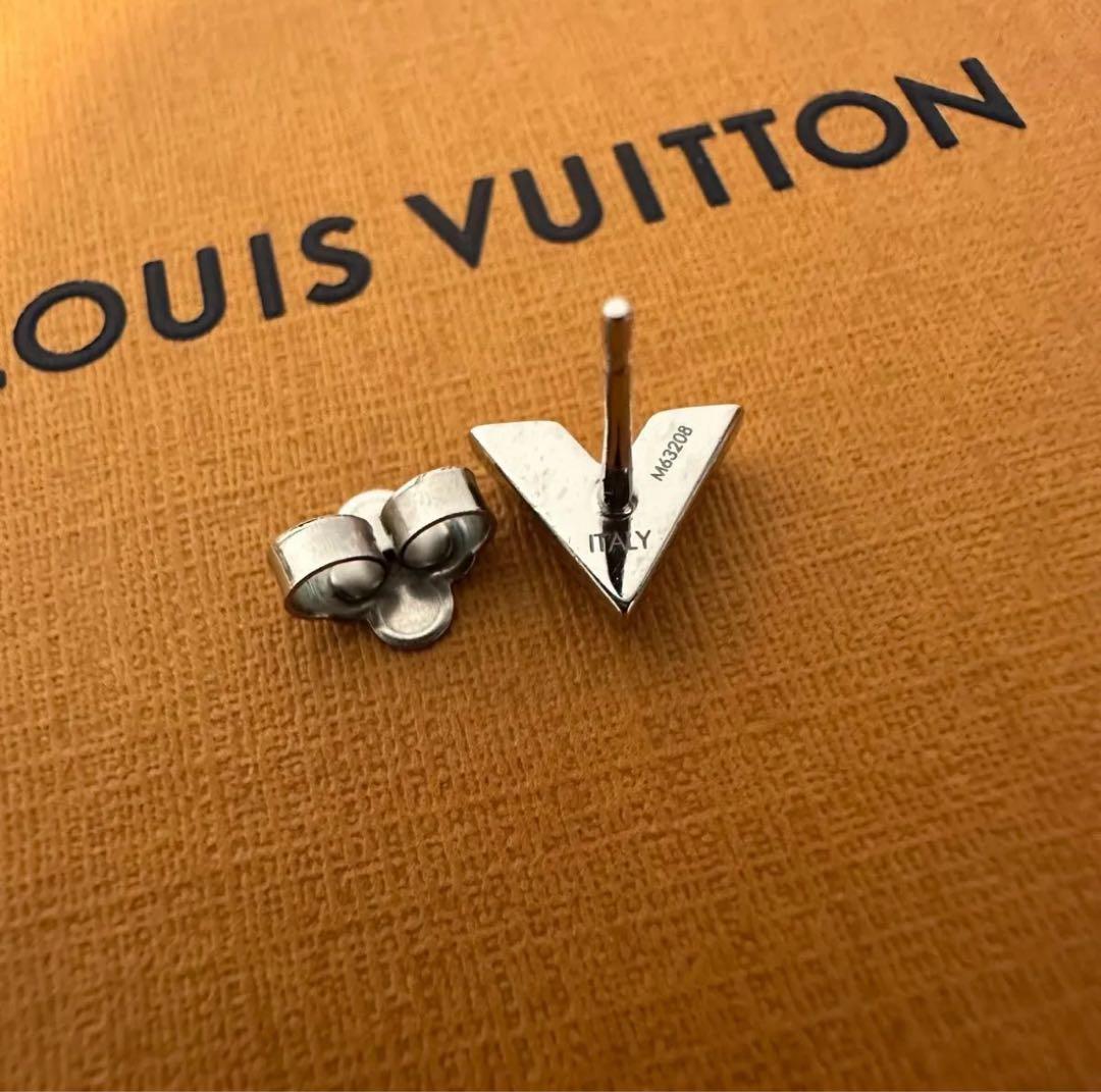 LOUIS VUITTON シルバー V字型ピアス