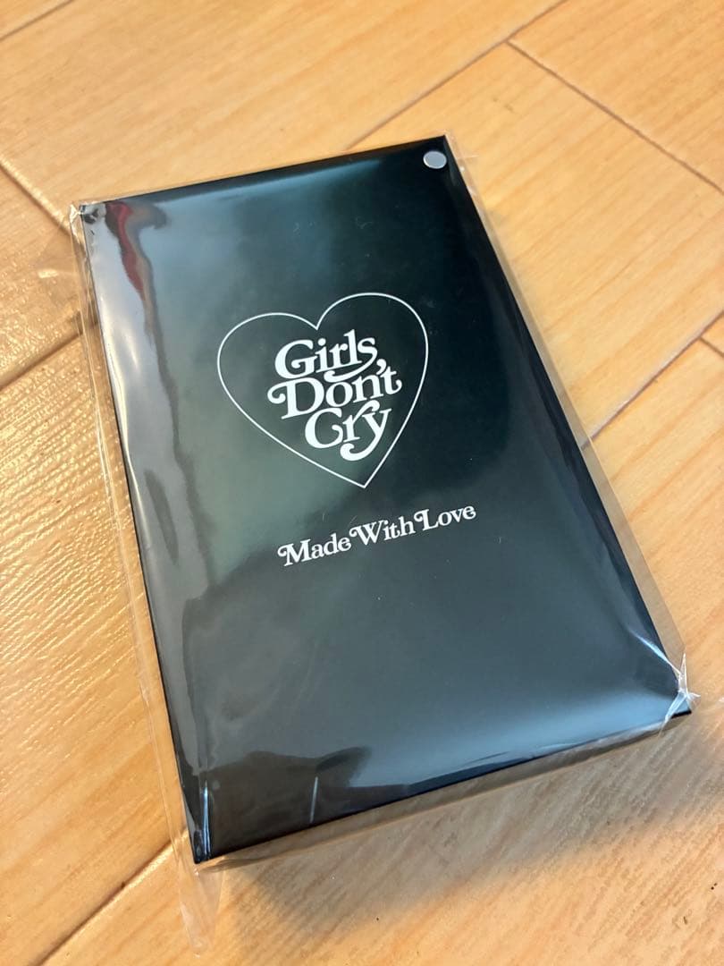 Girls Don't Cry 新作　キーホルダー