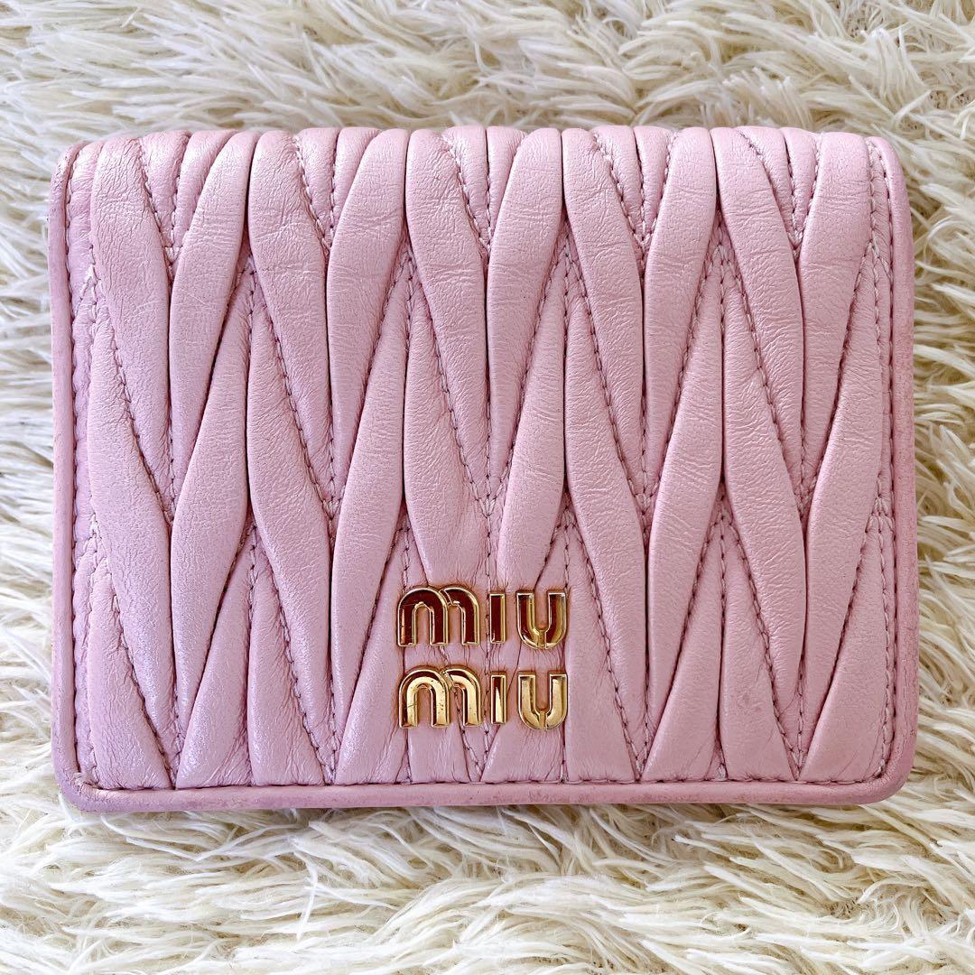 2/1お取置き✨ミュウミュウ マテラッセ レザー二つ折り財布 ピンク