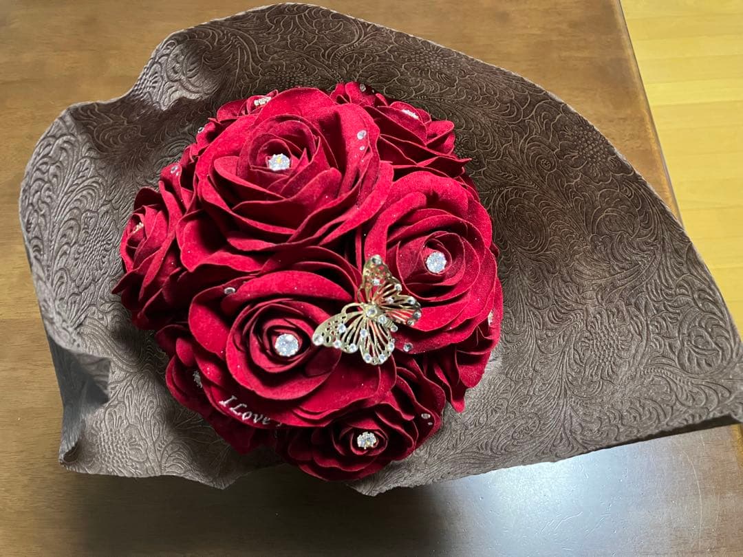 12本の赤バラ花束とガラス花瓶セット　ダイヤモンドローズ　プレミアムモデル