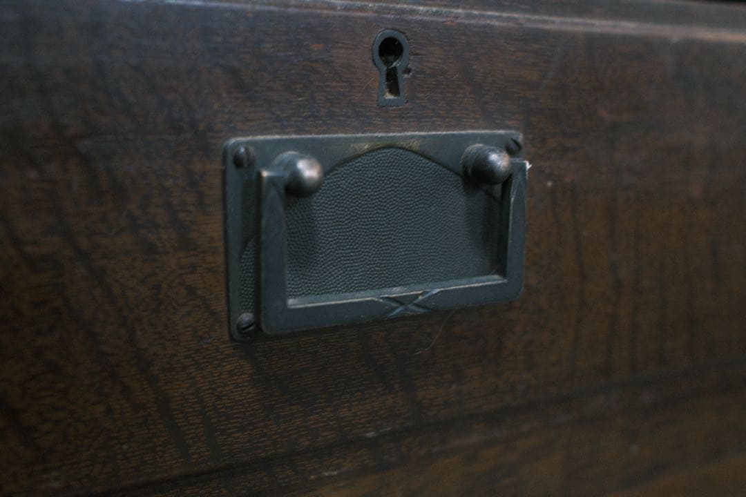 大正ロマン 諏訪の洋館で使用されていた 食器棚 ナラ材 キャビネット 水屋箪笥