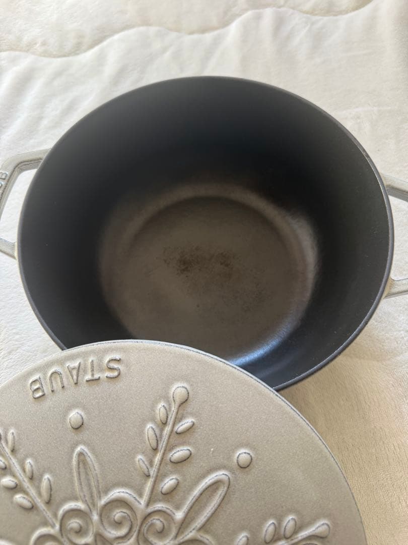 STAUB ストウブ　ワナベ　24cm スノーフレーク　クリスマス限定