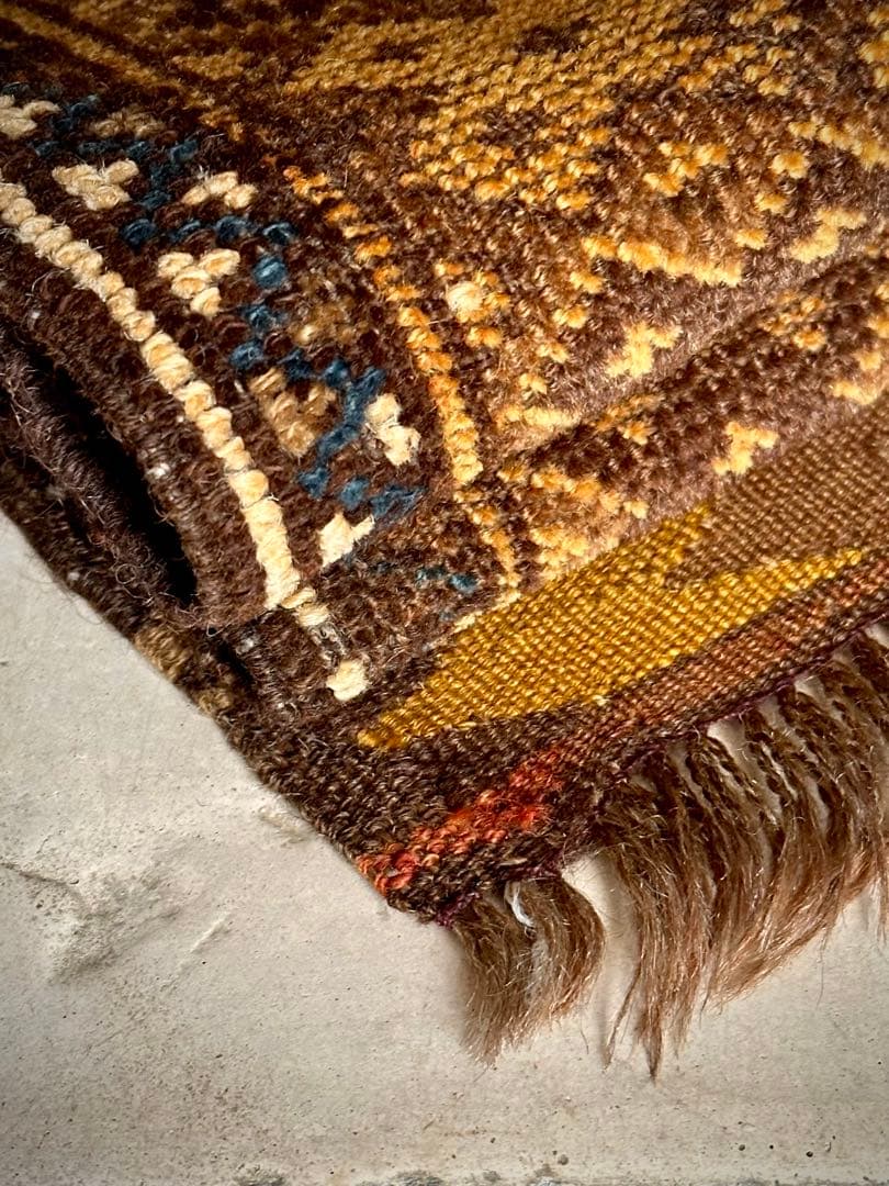 トライバルラグ　ヴィンテージラグ　アンティークラグ　トルクメン　プリミティブ