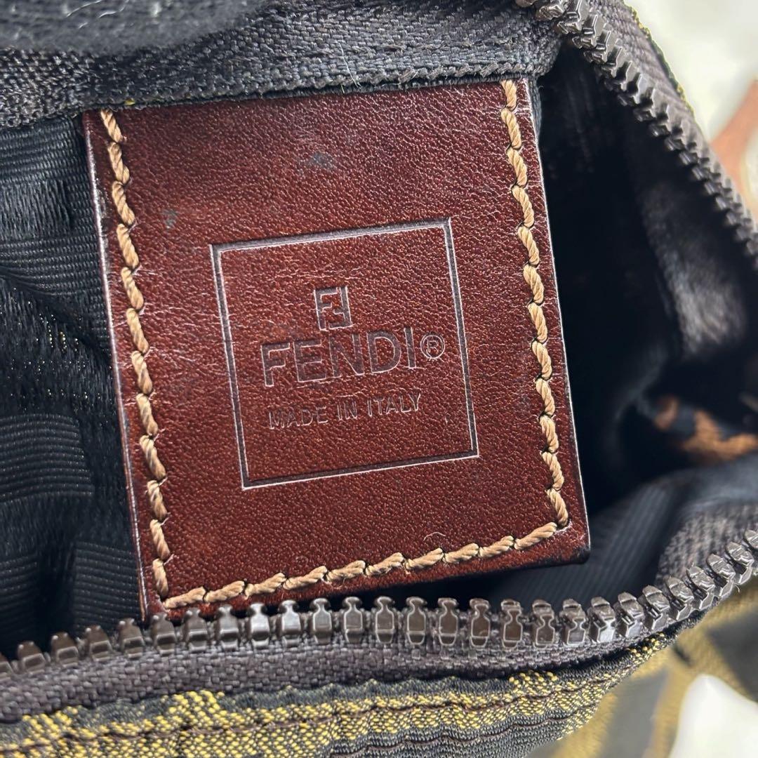 未使用級　FENDI フェンディ　ポーチ　M03